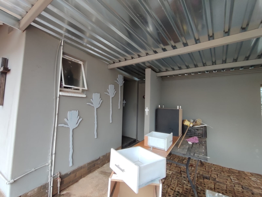 6 Bedroom Property for Sale in Flamwood North West